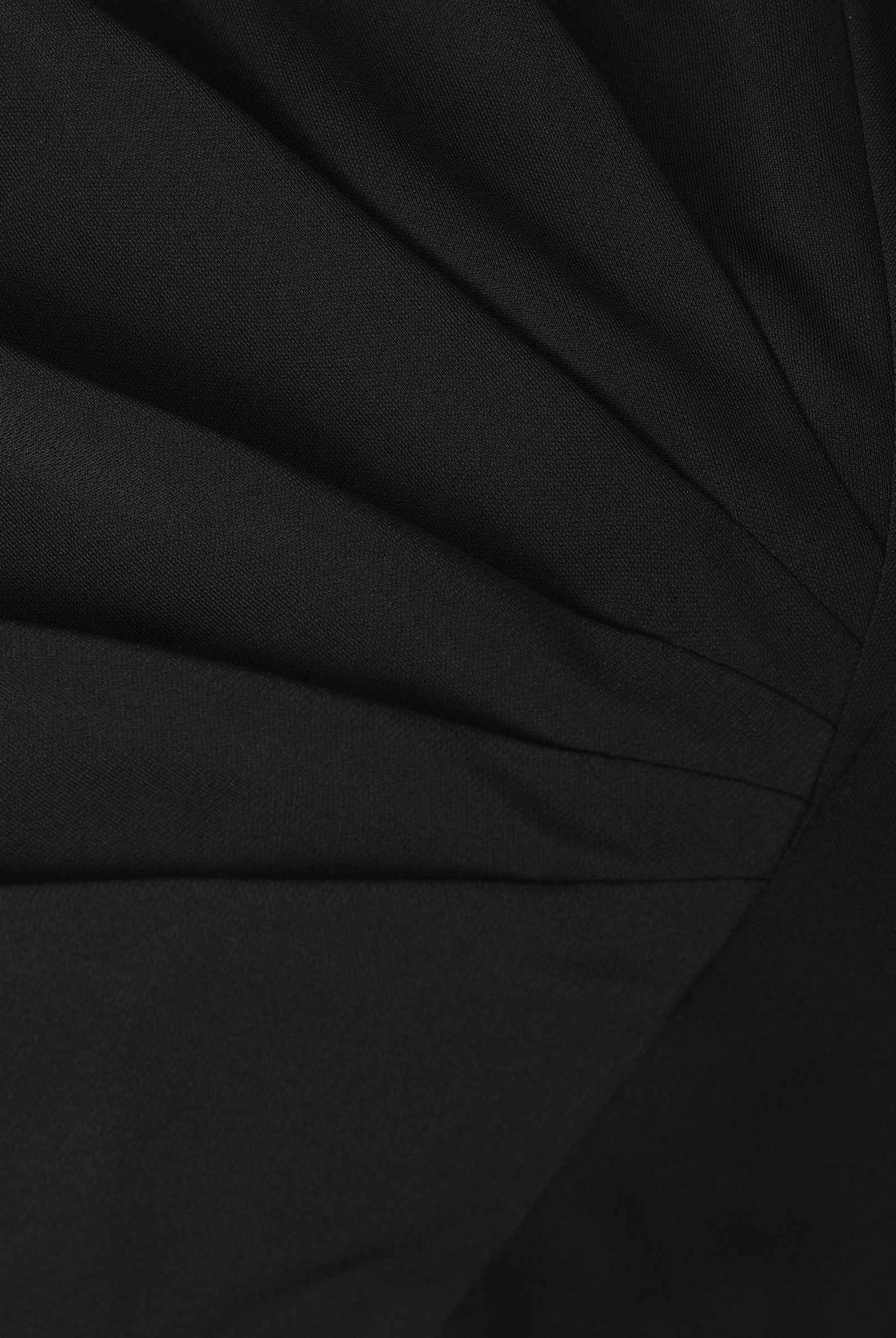 Chinese-inspired short-sleeve blouse with a tailored waist